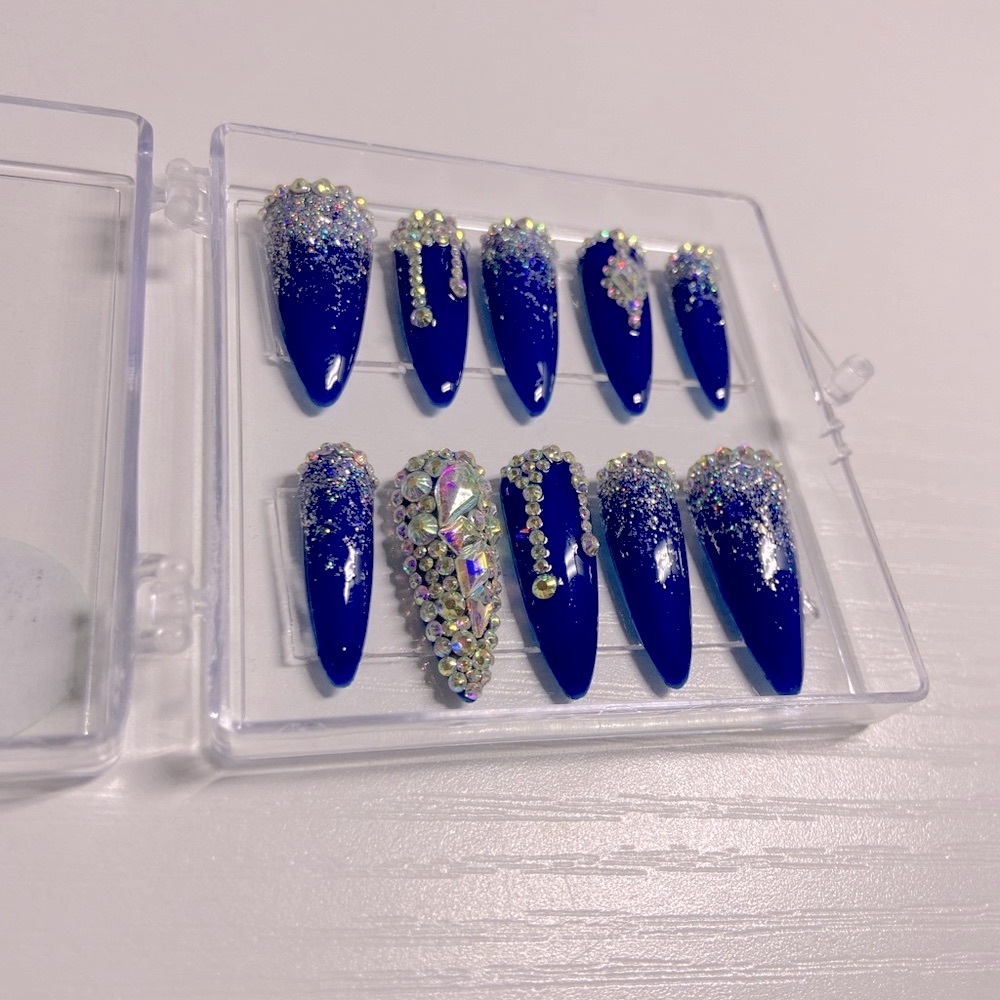 A026 PRESS IN NAILS